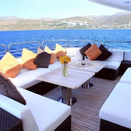Úszó hotel Baracuda Muğla
